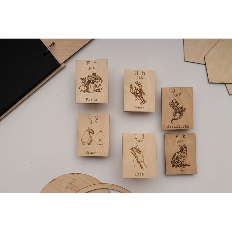 Drewniane karty z alfabetem dla dzieci – zestaw 24 kart ze sklejki brzozowej