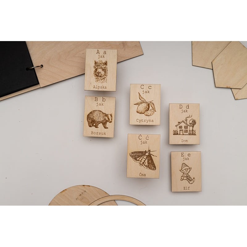 Drewniane karty z alfabetem dla dzieci – zestaw 24 kart ze sklejki brzozowej