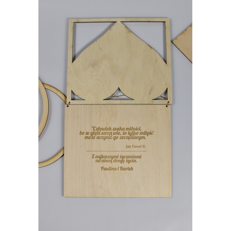 Drewniana kartka na ślub z grawerowanym zdjęciem Pary Młodej