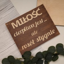 „Miłość cierpliwa jest… ale rosół stygnie” – zabawna dekoracja ślubna