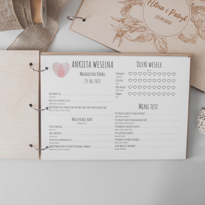 Księga gości weselnych z ankietami – drewniana pamiątka ślubna