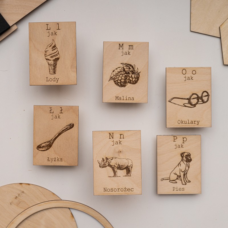 Drewniane karty z alfabetem dla dzieci – zestaw 24 kart ze sklejki brzozowej