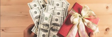 Jak zapakować pieniądze na ślub?